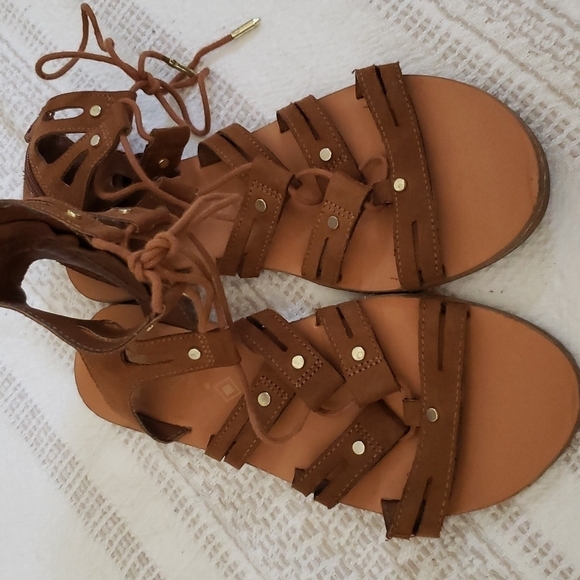 DV dolce Vita gladiator strappy sandals. Brown, flats, summer, beach, boho. - Picture 9 of 9
